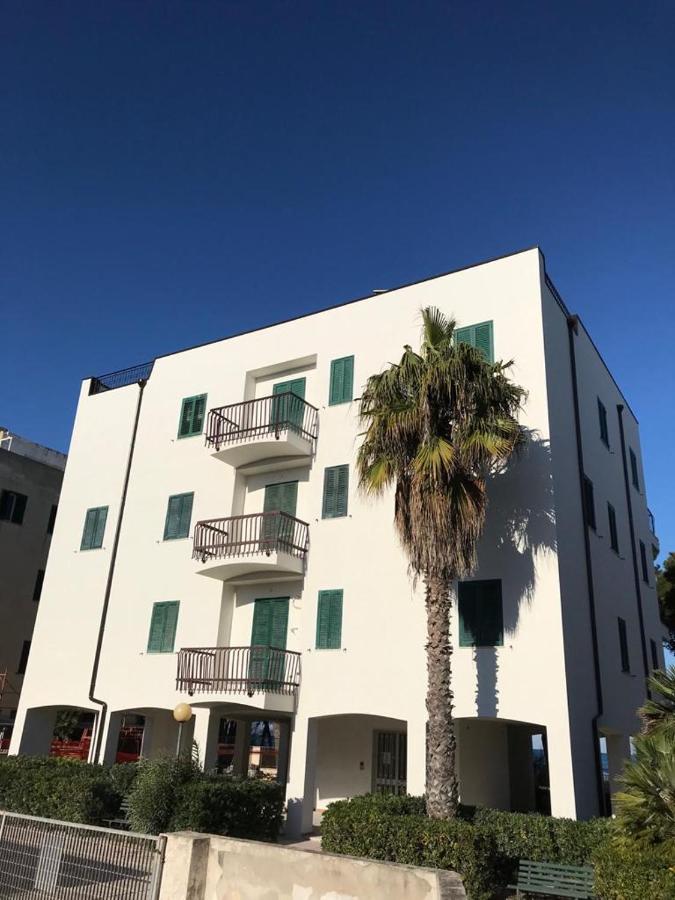 Con Terrazzo Sul Mare E Discesa In A Apartment