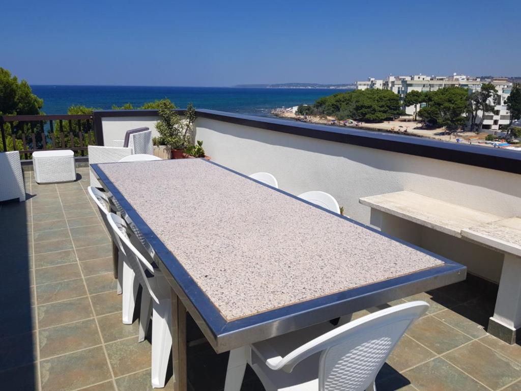 Con Terrazzo Sul Mare E Discesa In A Apartment