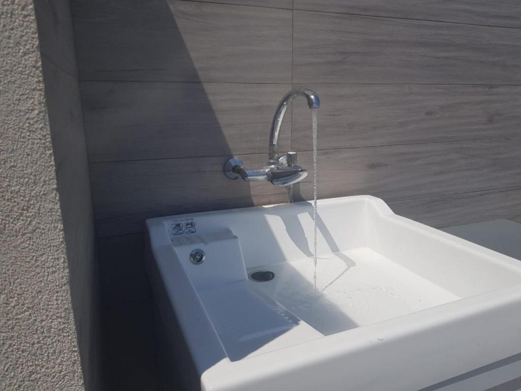 Con Terrazzo Sul Mare E Discesa In A *
