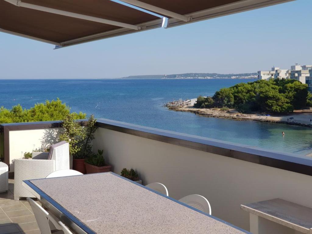 Con Terrazzo Sul Mare E Discesa In A *