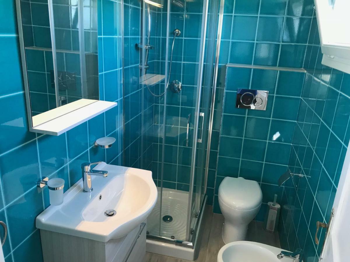 Apartment Con Terrazzo Sul Mare E Discesa In A *
