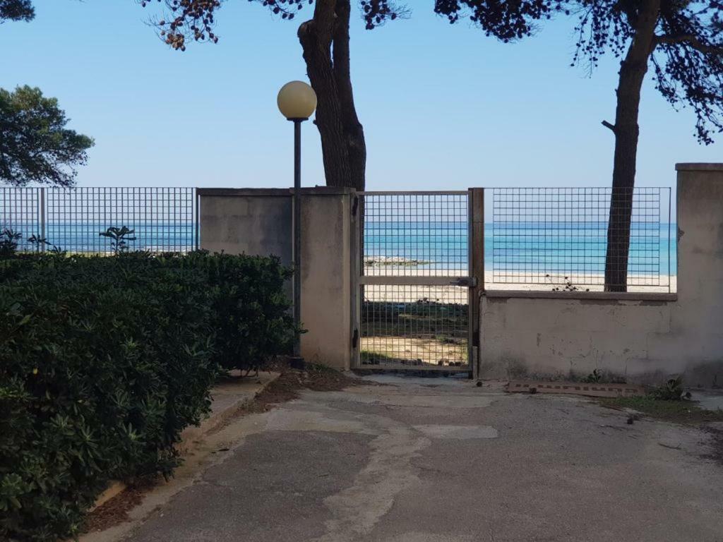 Con Terrazzo Sul Mare E Discesa In A Apartment Gallipoli