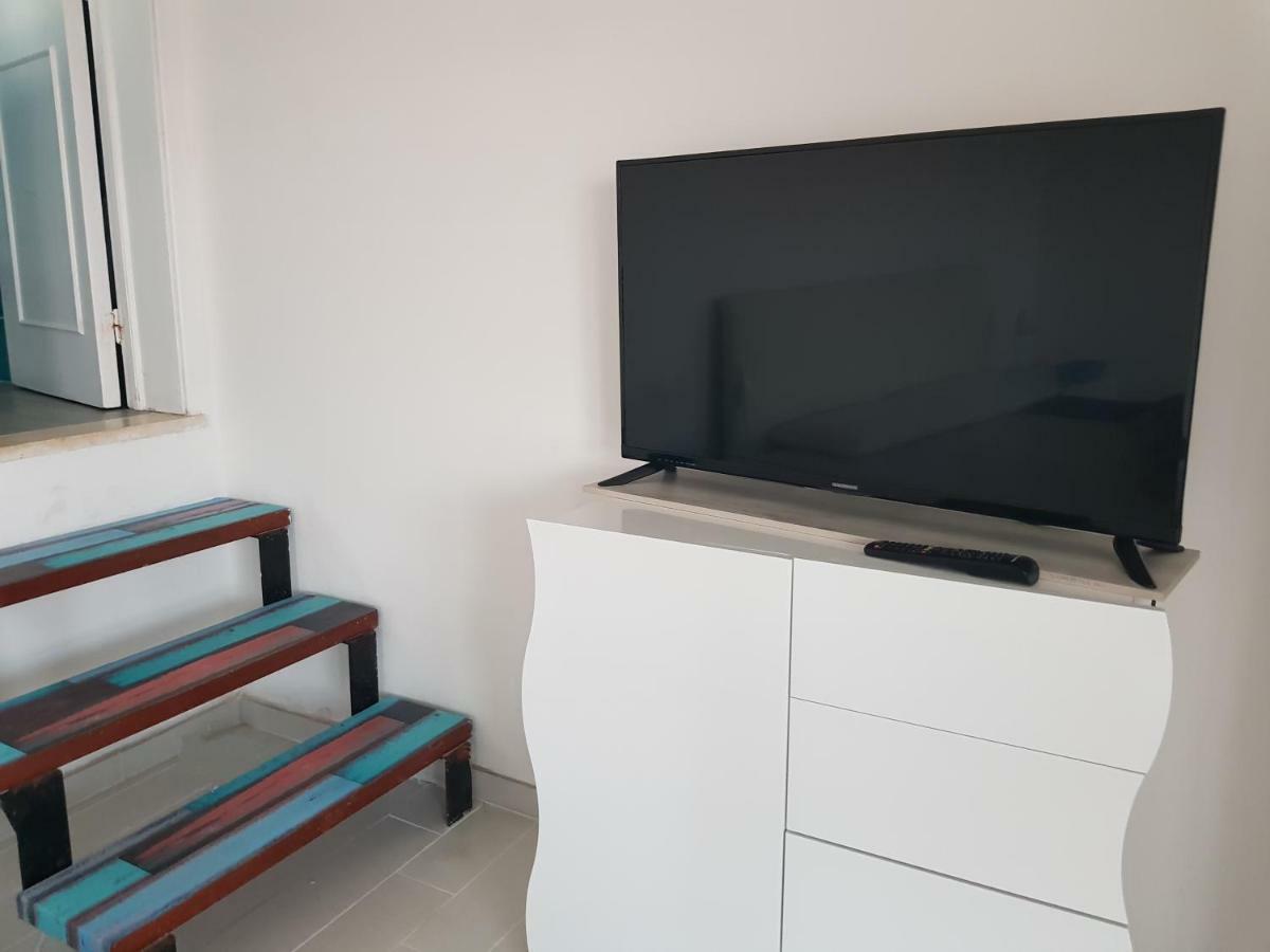 Con Terrazzo Sul Mare E Discesa In A Apartment